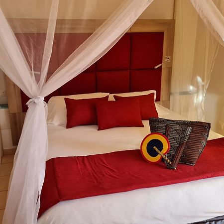 Le Souimanga Bleu Saly Bed and Breakfast Δωμάτιο φωτογραφία