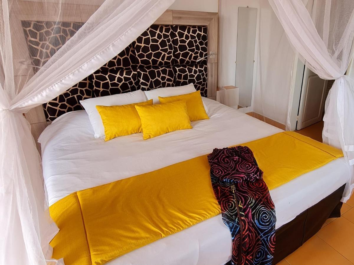 Le Souimanga Bleu Saly Bed and Breakfast Εξωτερικό φωτογραφία