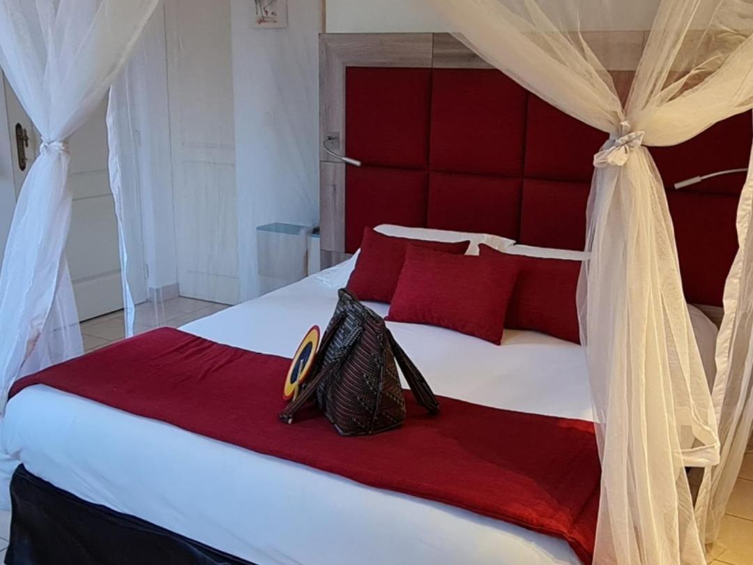 Le Souimanga Bleu Saly Bed and Breakfast Εξωτερικό φωτογραφία