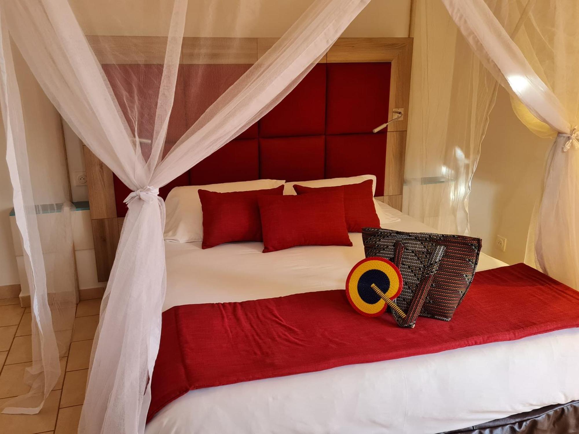 Le Souimanga Bleu Saly Bed and Breakfast Δωμάτιο φωτογραφία